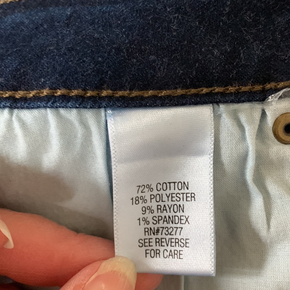 Nearly New C&B Dark Wash Mid Rise Stretch Capri Jeans - Picture 4 of 6